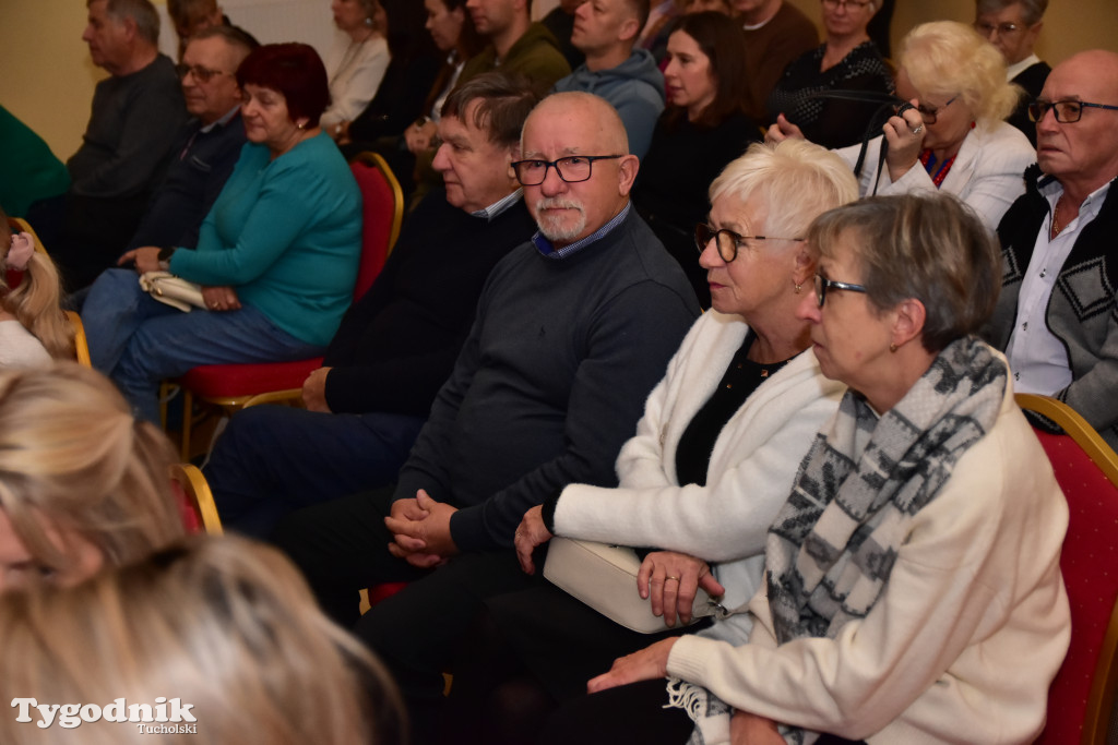 Popołudniowy spektakl w B-CKiP Gminy Lubiewo zgromadził tłumy 