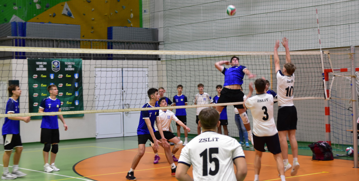 Tuchola: Mikołajkowy Turniej Piłki Siatkowej