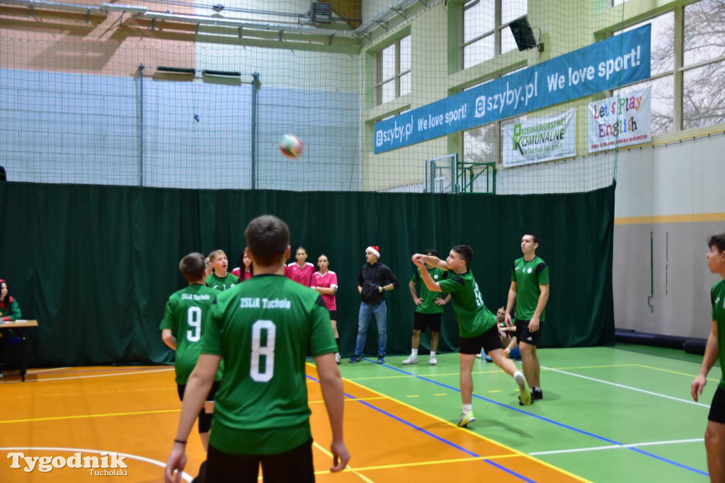 Tuchola: Mikołajkowy Turniej Piłki Siatkowej