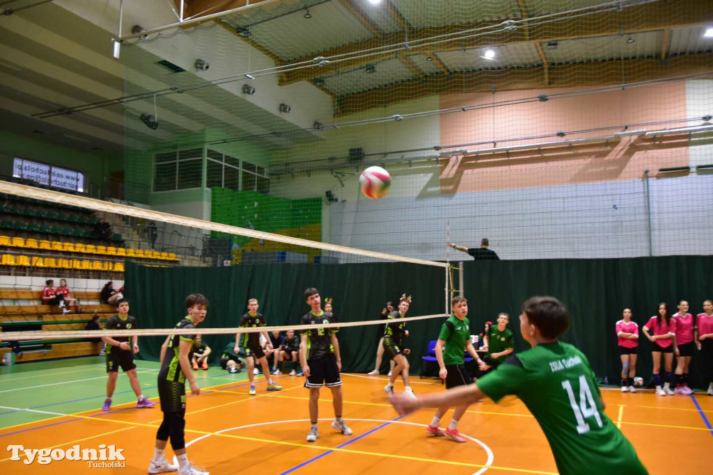Tuchola: Mikołajkowy Turniej Piłki Siatkowej