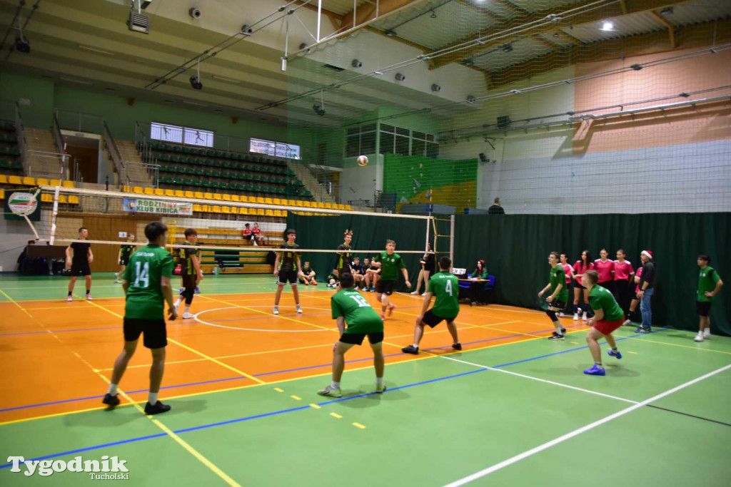 Tuchola: Mikołajkowy Turniej Piłki Siatkowej