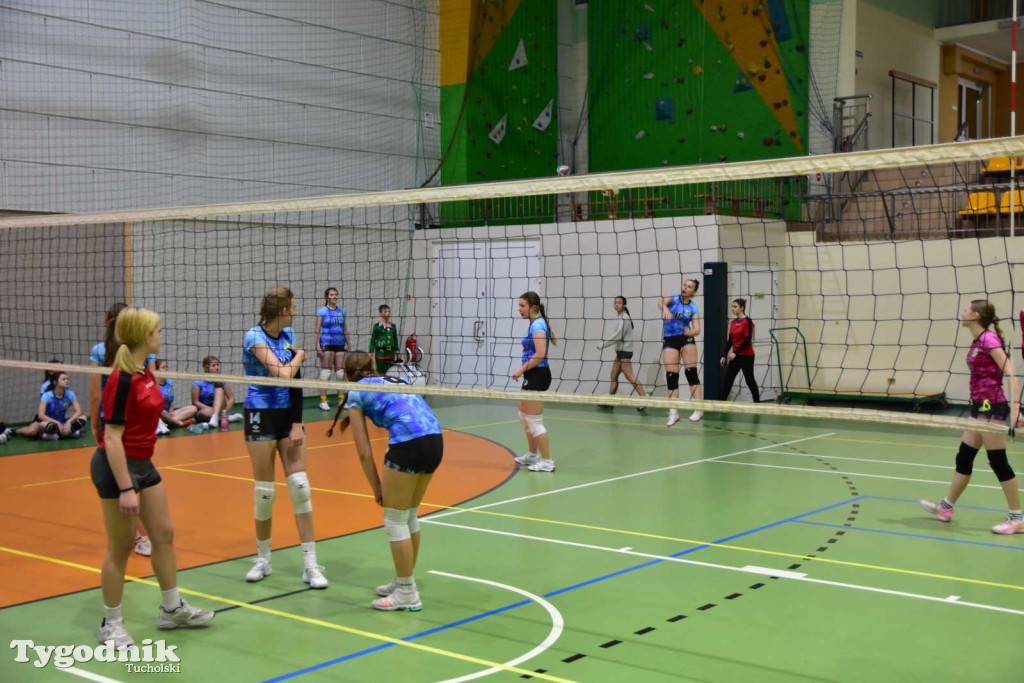 Tuchola: Mikołajkowy Turniej Piłki Siatkowej