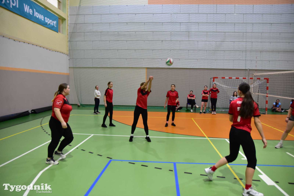 Tuchola: Mikołajkowy Turniej Piłki Siatkowej
