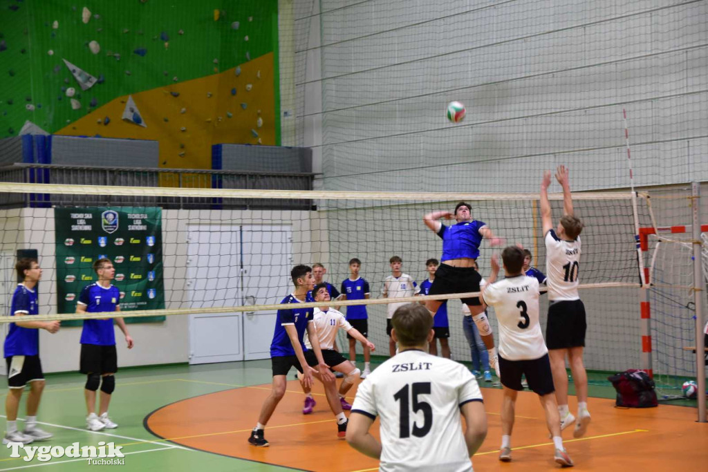 Tuchola: Mikołajkowy Turniej Piłki Siatkowej