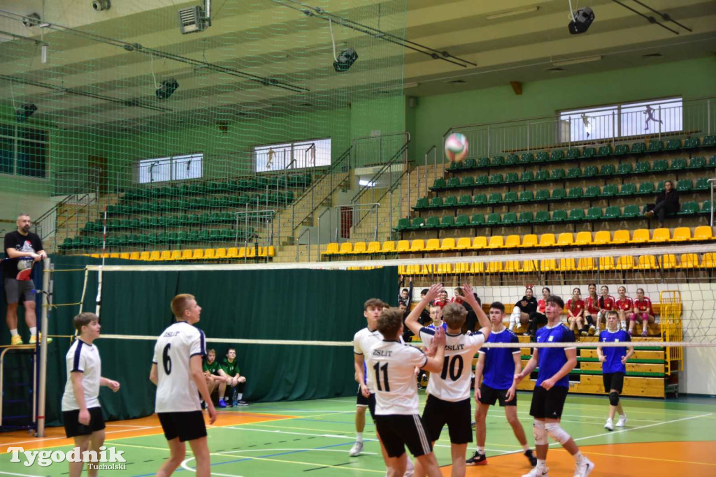 Tuchola: Mikołajkowy Turniej Piłki Siatkowej