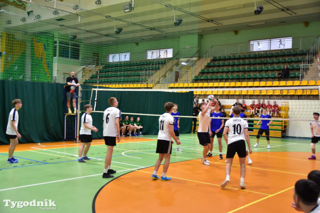 Tuchola: Mikołajkowy Turniej Piłki Siatkowej