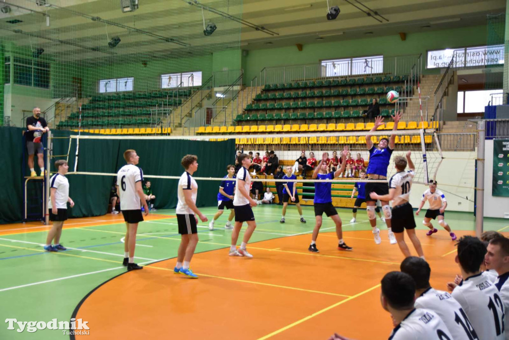 Tuchola: Mikołajkowy Turniej Piłki Siatkowej