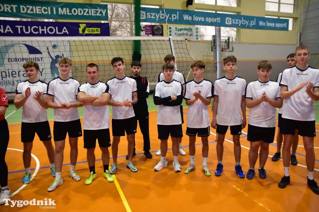 Tuchola: Mikołajkowy Turniej Piłki Siatkowej