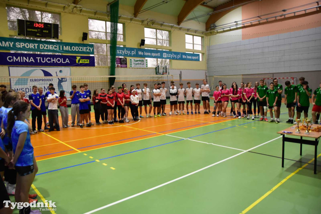 Tuchola: Mikołajkowy Turniej Piłki Siatkowej