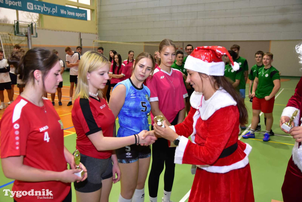Tuchola: Mikołajkowy Turniej Piłki Siatkowej