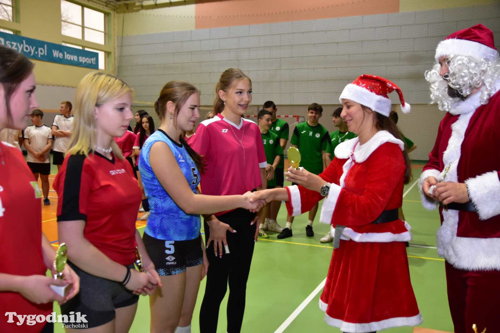 Tuchola: Mikołajkowy Turniej Piłki Siatkowej