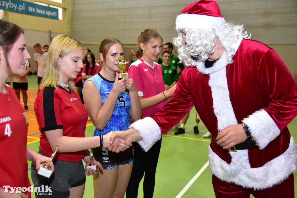 Tuchola: Mikołajkowy Turniej Piłki Siatkowej