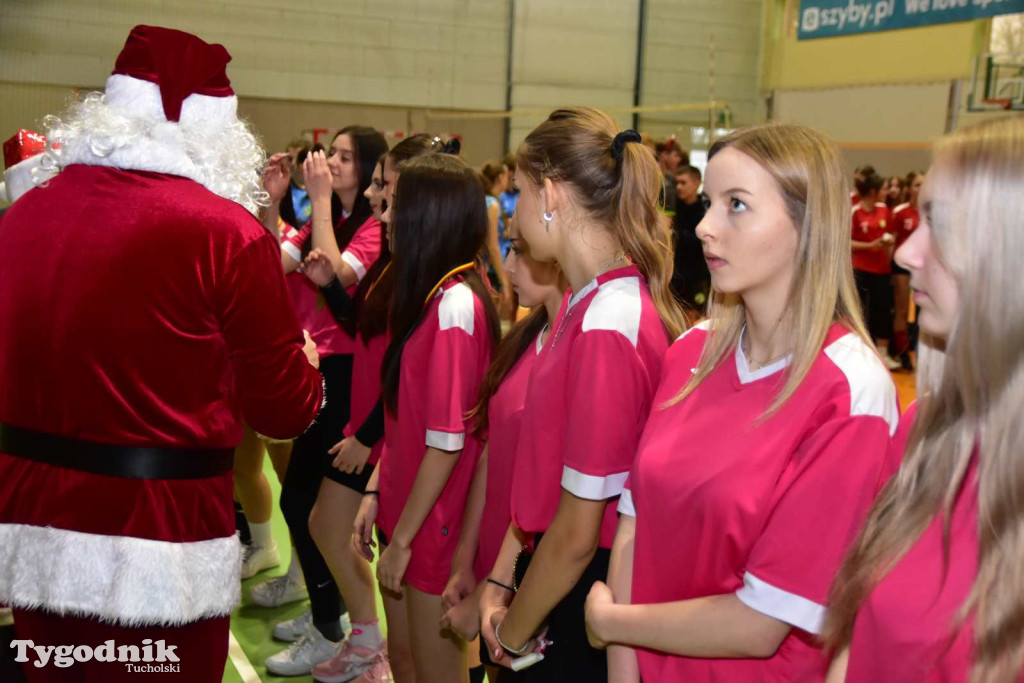 Tuchola: Mikołajkowy Turniej Piłki Siatkowej