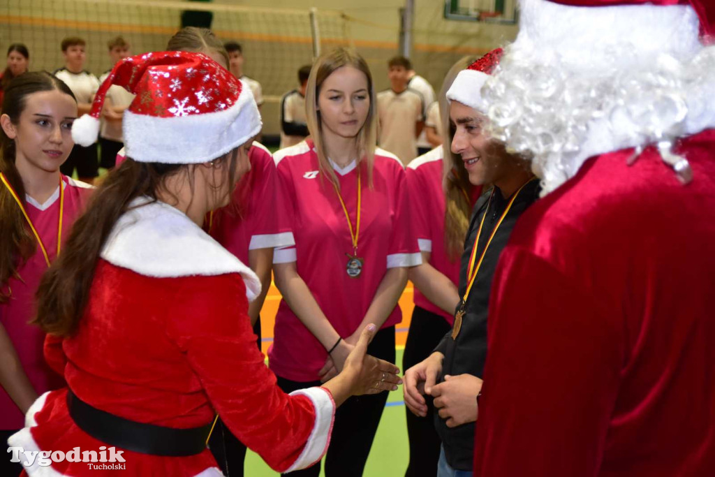 Tuchola: Mikołajkowy Turniej Piłki Siatkowej
