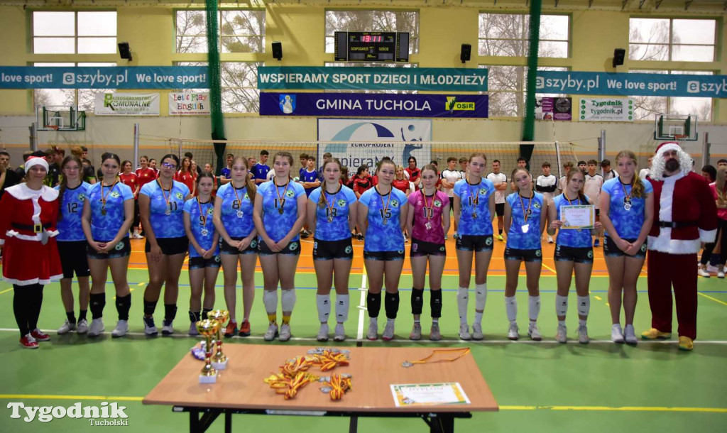 Tuchola: Mikołajkowy Turniej Piłki Siatkowej