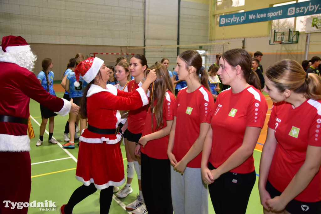 Tuchola: Mikołajkowy Turniej Piłki Siatkowej