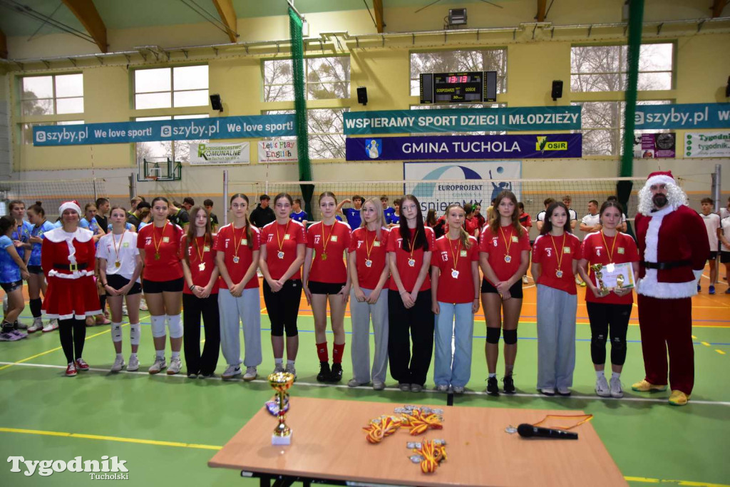Tuchola: Mikołajkowy Turniej Piłki Siatkowej
