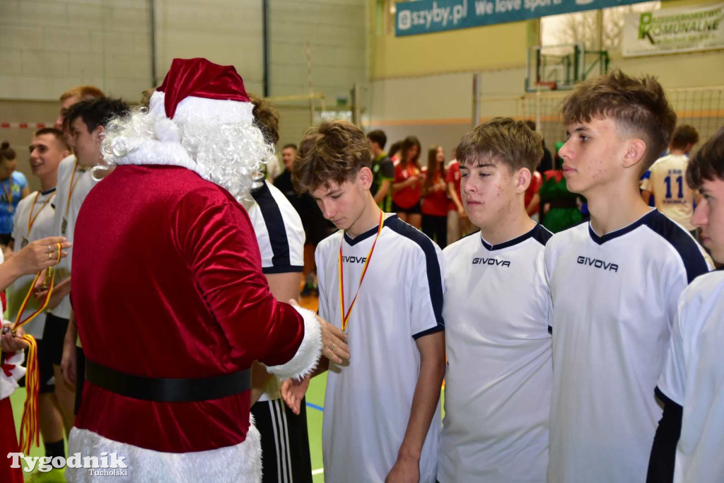 Tuchola: Mikołajkowy Turniej Piłki Siatkowej