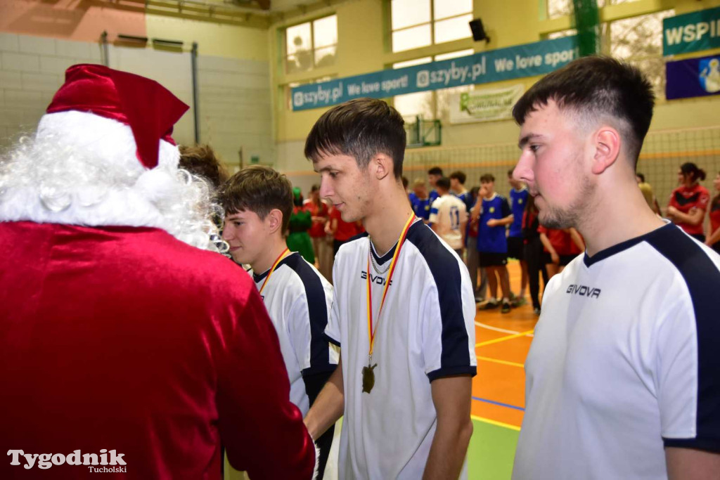 Tuchola: Mikołajkowy Turniej Piłki Siatkowej