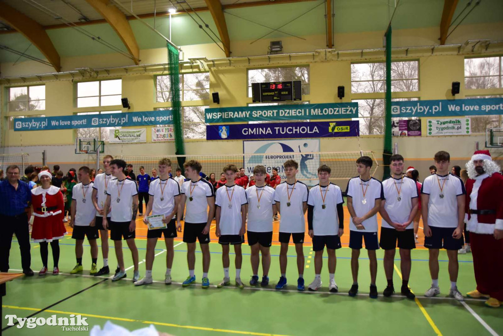 Tuchola: Mikołajkowy Turniej Piłki Siatkowej