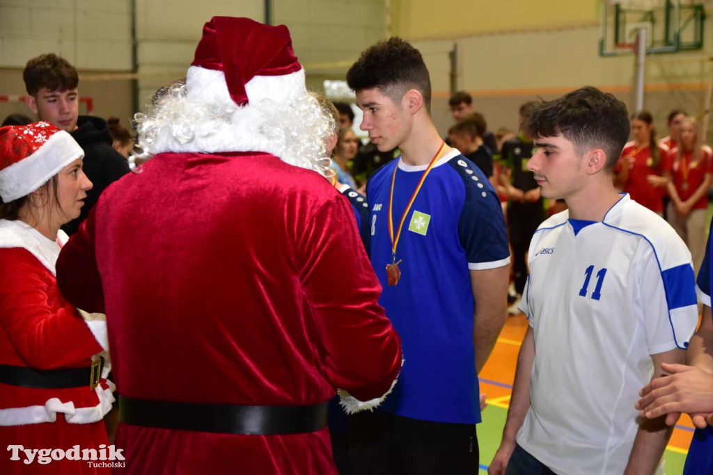 Tuchola: Mikołajkowy Turniej Piłki Siatkowej