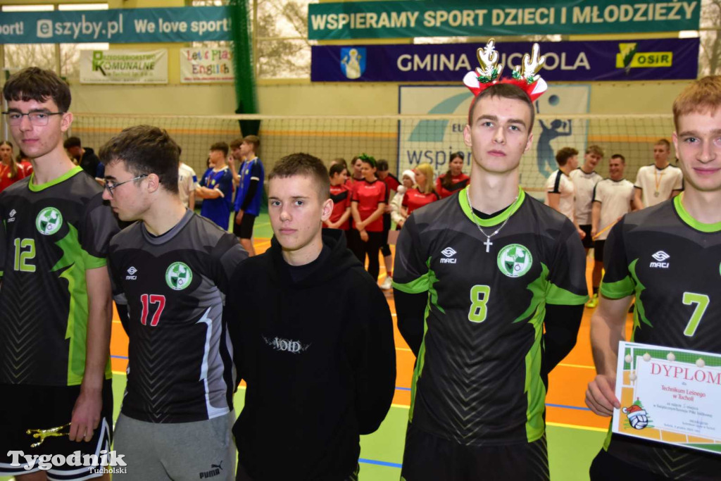 Tuchola: Mikołajkowy Turniej Piłki Siatkowej