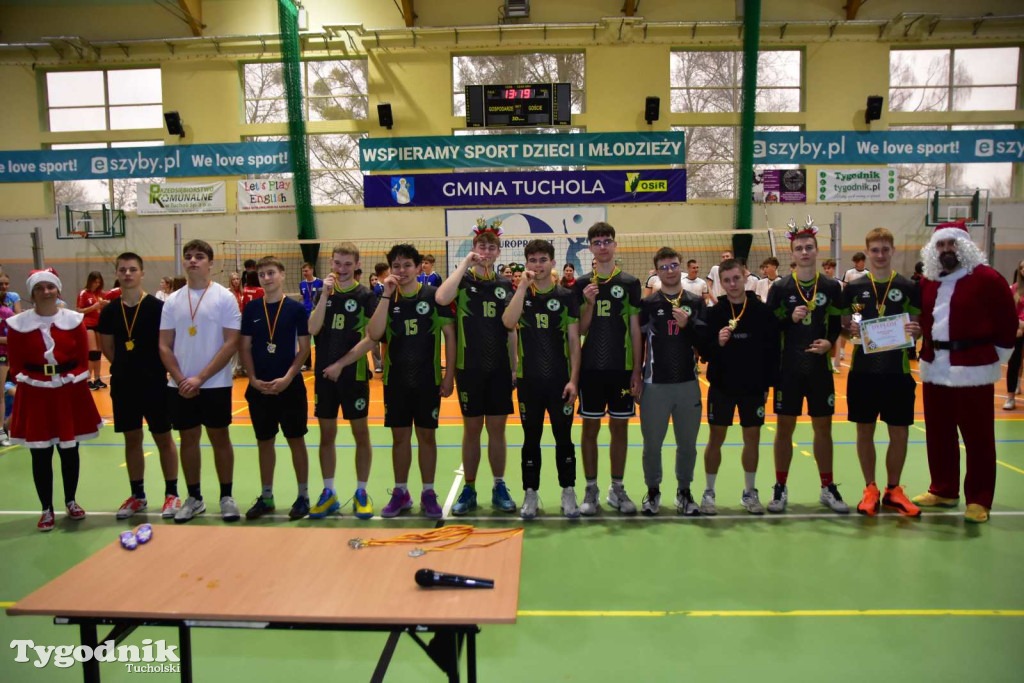 Tuchola: Mikołajkowy Turniej Piłki Siatkowej