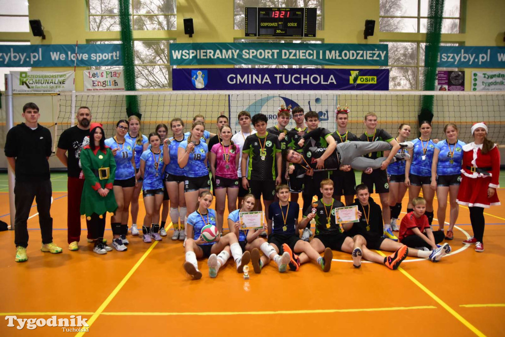Tuchola: Mikołajkowy Turniej Piłki Siatkowej