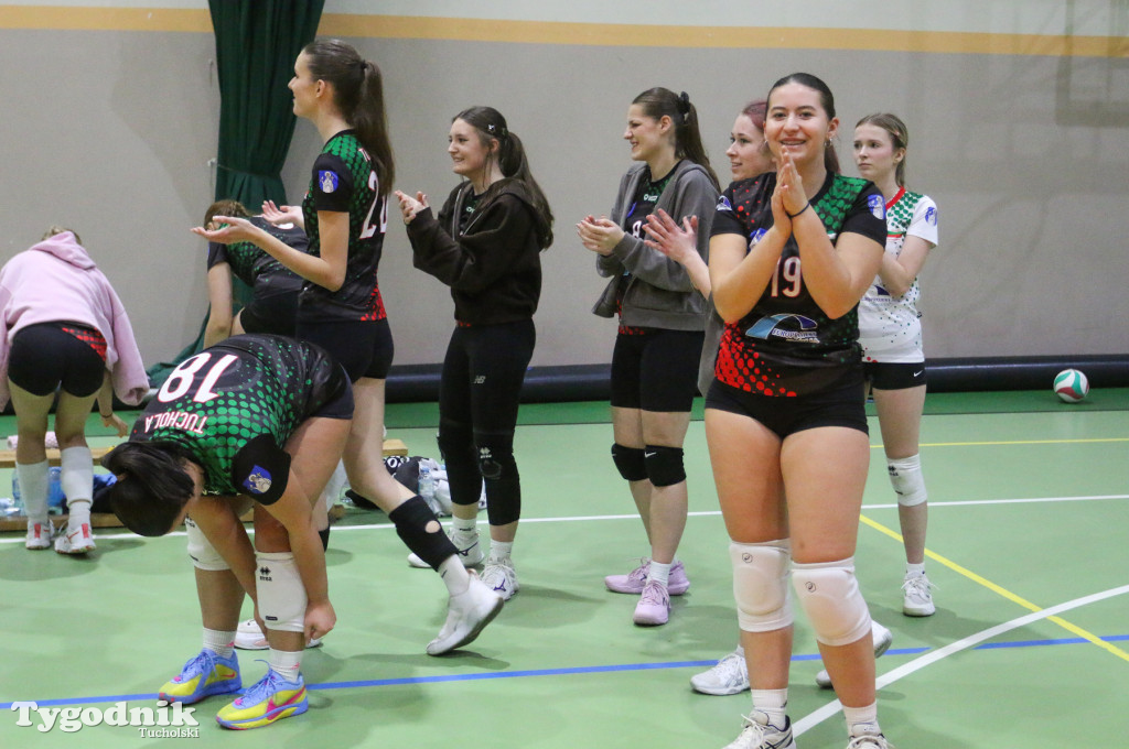 Siatkówka - liga wojewódzka juniorek: MLKS Tucholanka Europrojekt Tuchola - UKS Czwórka Włocławek 3:0