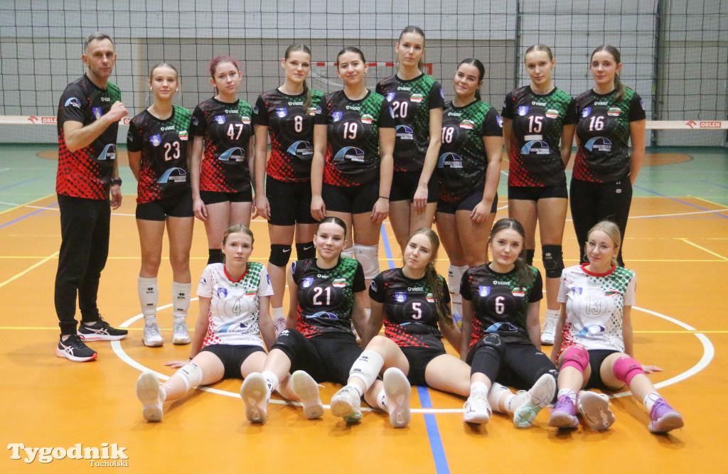 Siatkówka - liga wojewódzka juniorek: MLKS Tucholanka Europrojekt Tuchola - UKS Czwórka Włocławek 3:0