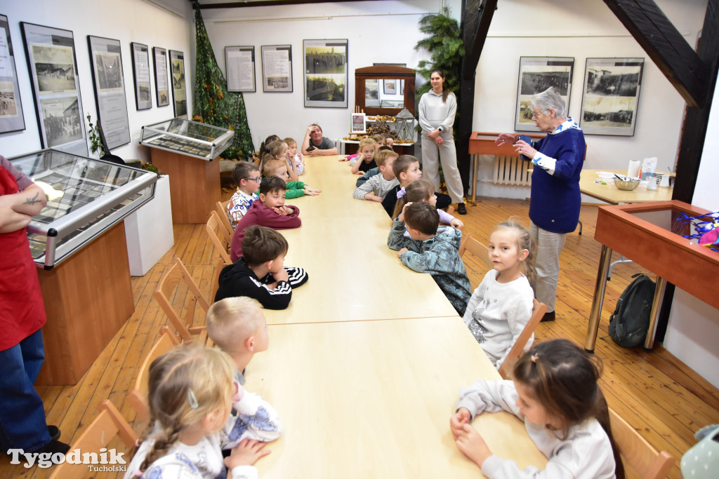 Piernikowe szaleństwo w Muzeum Borów Tucholskich w wykonaniu dzieci z tucholskiej \