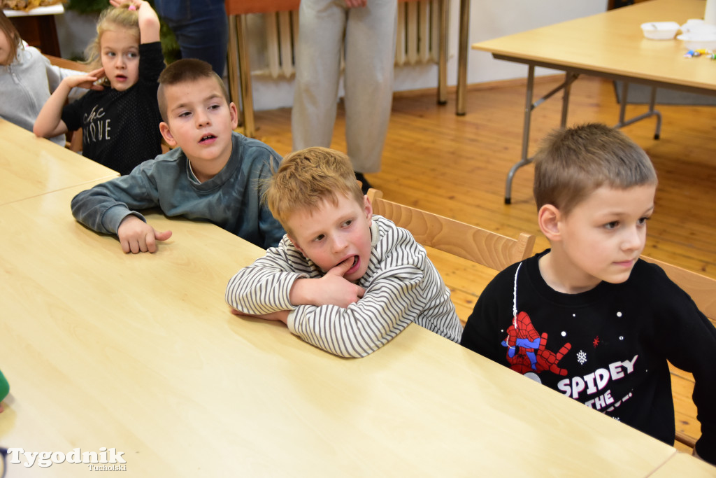 Piernikowe szaleństwo w Muzeum Borów Tucholskich w wykonaniu dzieci z tucholskiej \