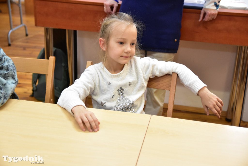 Piernikowe szaleństwo w Muzeum Borów Tucholskich w wykonaniu dzieci z tucholskiej \