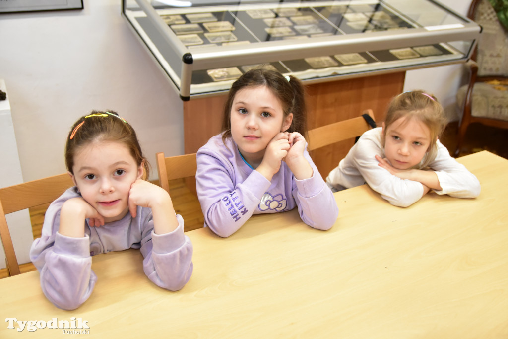 Piernikowe szaleństwo w Muzeum Borów Tucholskich w wykonaniu dzieci z tucholskiej \