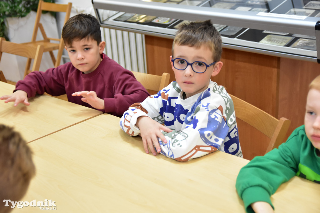 Piernikowe szaleństwo w Muzeum Borów Tucholskich w wykonaniu dzieci z tucholskiej \