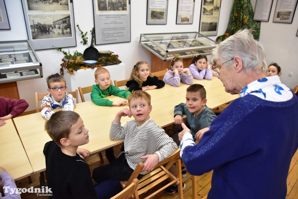 Piernikowe szaleństwo w Muzeum Borów Tucholskich w wykonaniu dzieci z tucholskiej \