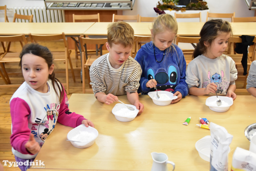 Piernikowe szaleństwo w Muzeum Borów Tucholskich w wykonaniu dzieci z tucholskiej \