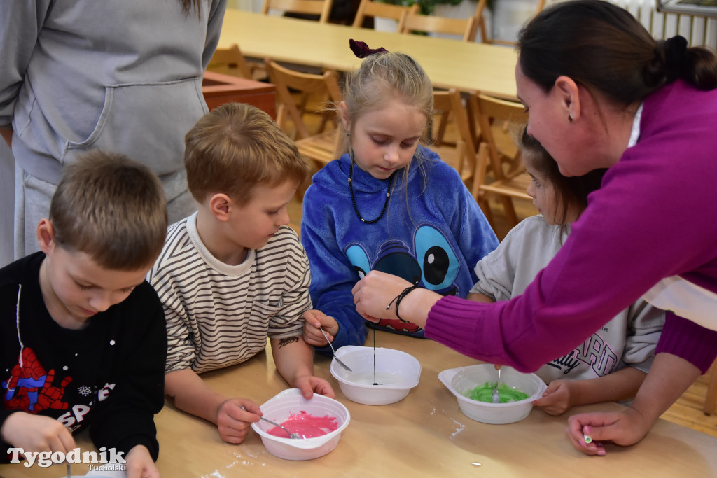 Piernikowe szaleństwo w Muzeum Borów Tucholskich w wykonaniu dzieci z tucholskiej \