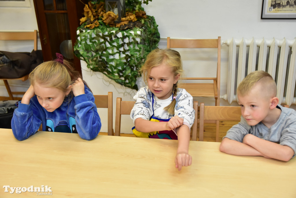 Piernikowe szaleństwo w Muzeum Borów Tucholskich w wykonaniu dzieci z tucholskiej \