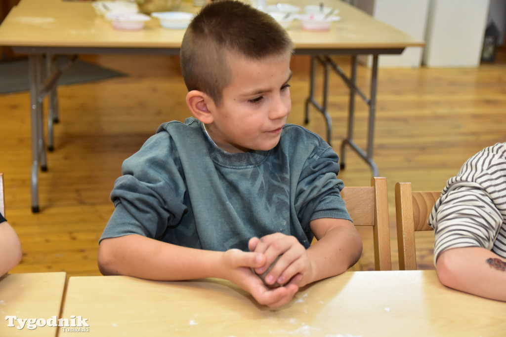 Piernikowe szaleństwo w Muzeum Borów Tucholskich w wykonaniu dzieci z tucholskiej \