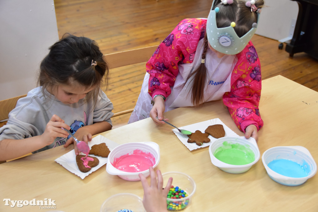 Piernikowe szaleństwo w Muzeum Borów Tucholskich w wykonaniu dzieci z tucholskiej \