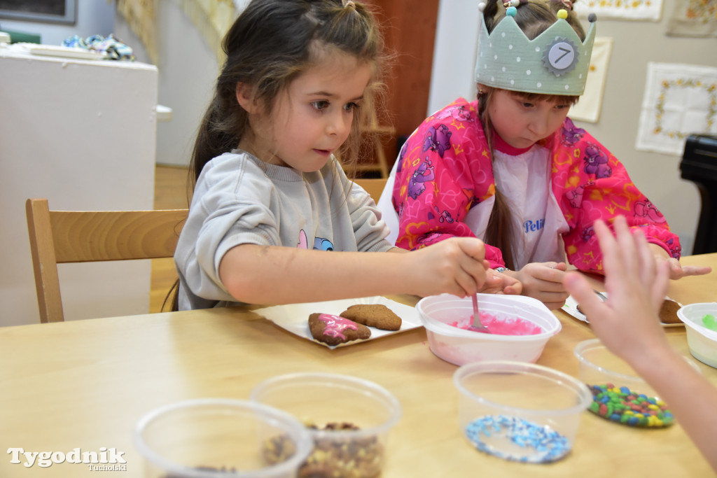 Piernikowe szaleństwo w Muzeum Borów Tucholskich w wykonaniu dzieci z tucholskiej \