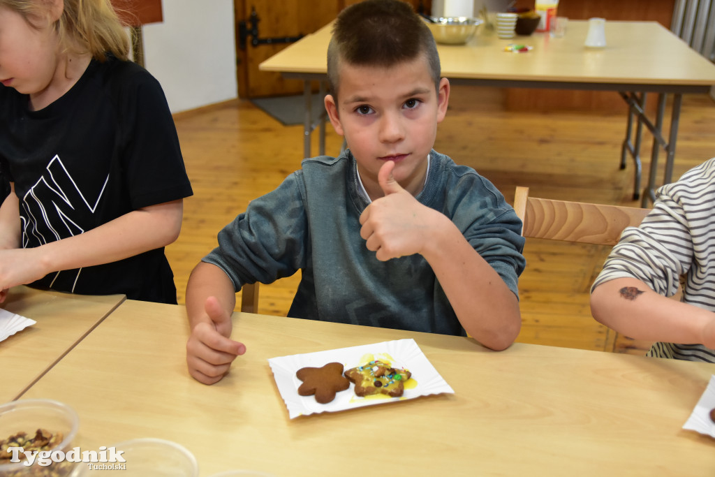 Piernikowe szaleństwo w Muzeum Borów Tucholskich w wykonaniu dzieci z tucholskiej \
