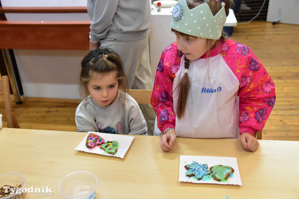 Piernikowe szaleństwo w Muzeum Borów Tucholskich w wykonaniu dzieci z tucholskiej \