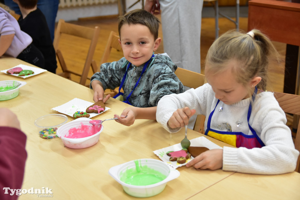 Piernikowe szaleństwo w Muzeum Borów Tucholskich w wykonaniu dzieci z tucholskiej \