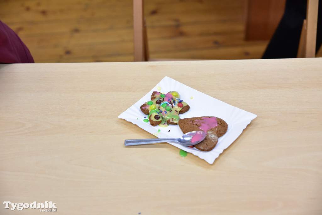 Piernikowe szaleństwo w Muzeum Borów Tucholskich w wykonaniu dzieci z tucholskiej \