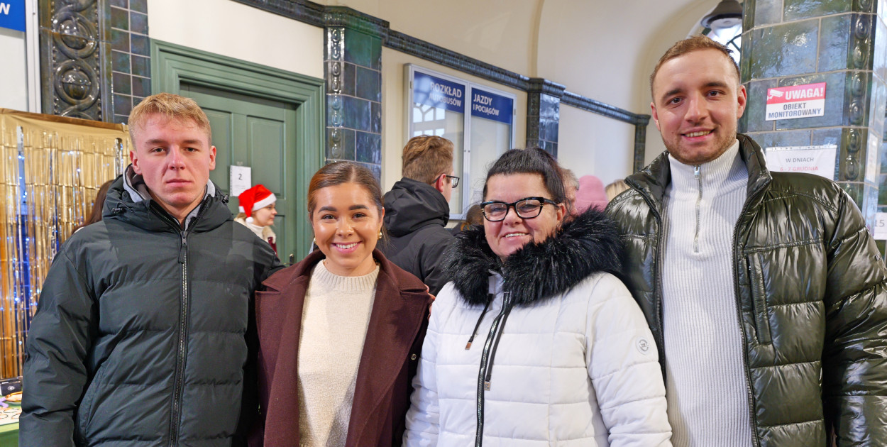 Kiermasz Świąteczny na dworcu w Tucholi