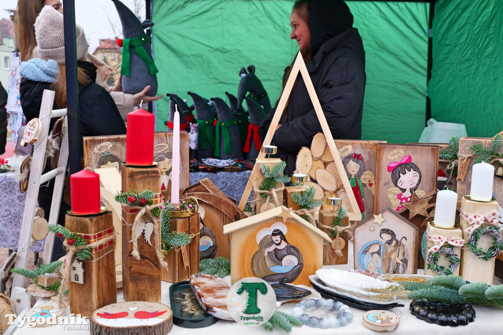 Kiermasz Świąteczny na dworcu w Tucholi