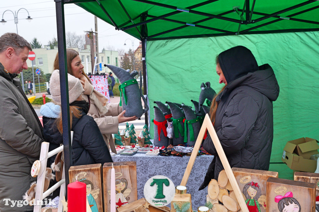 Kiermasz Świąteczny na dworcu w Tucholi