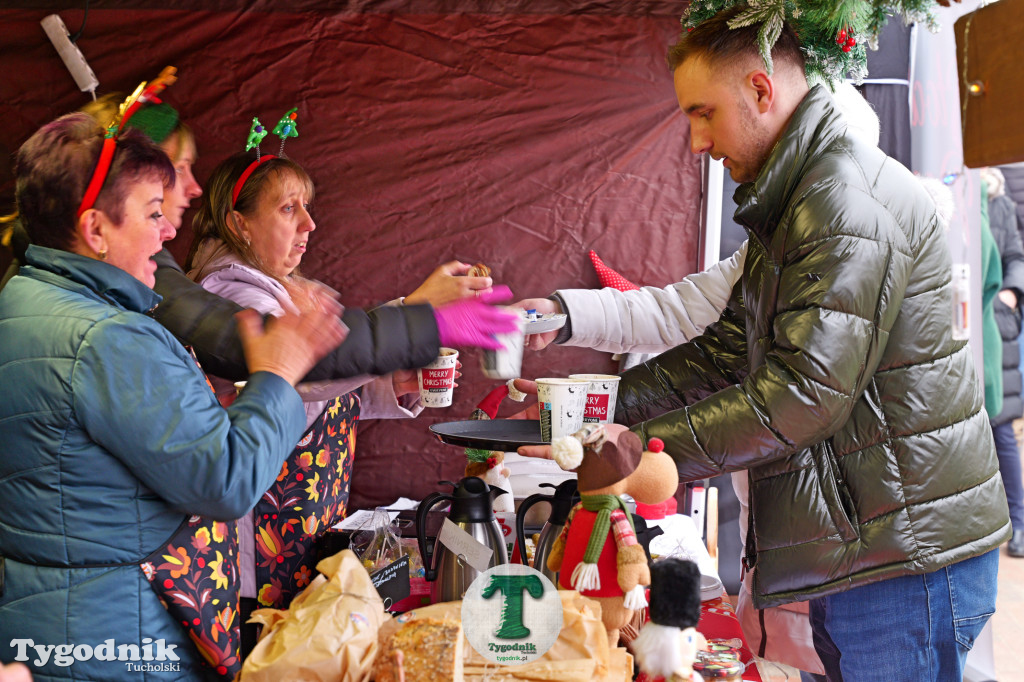 Kiermasz Świąteczny na dworcu w Tucholi